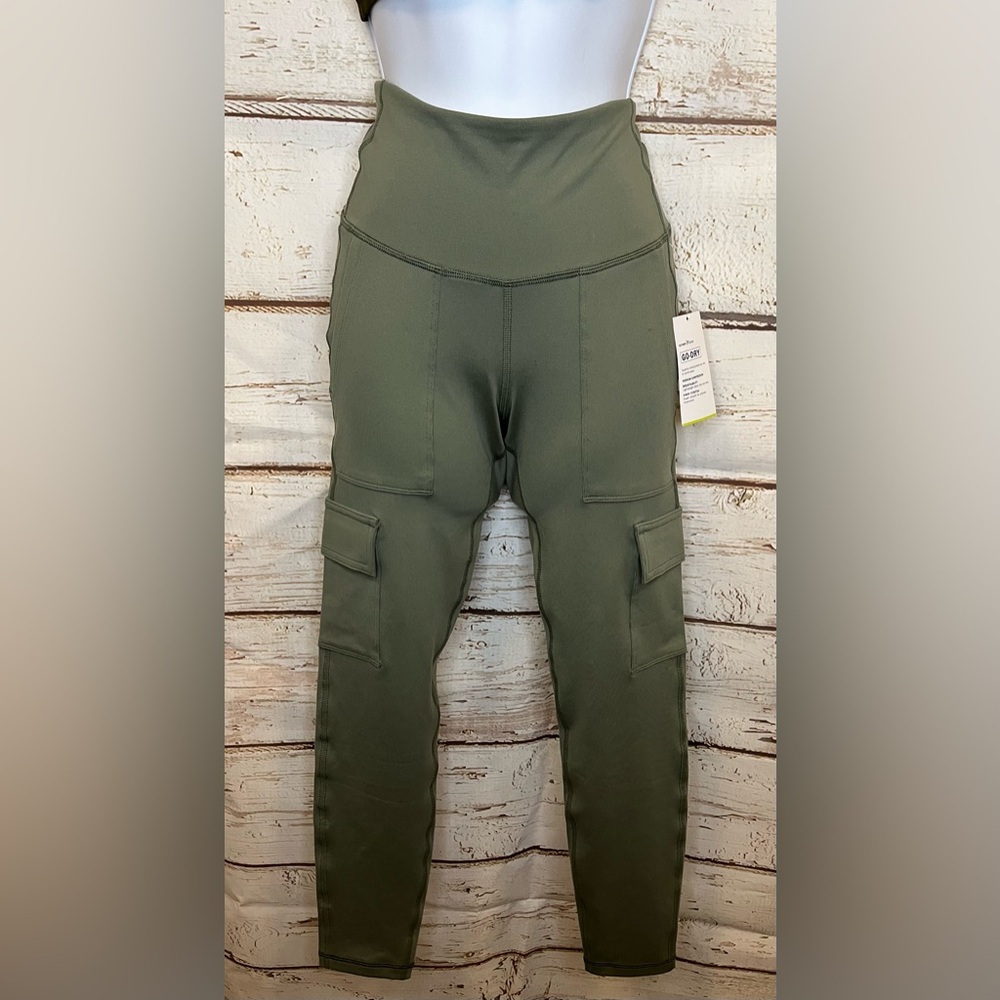 Old Navy High-Waisted Elevate Cargo 7/8 Leggings